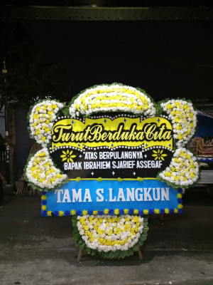 Papan Bunga Duka di Nanggeleng
